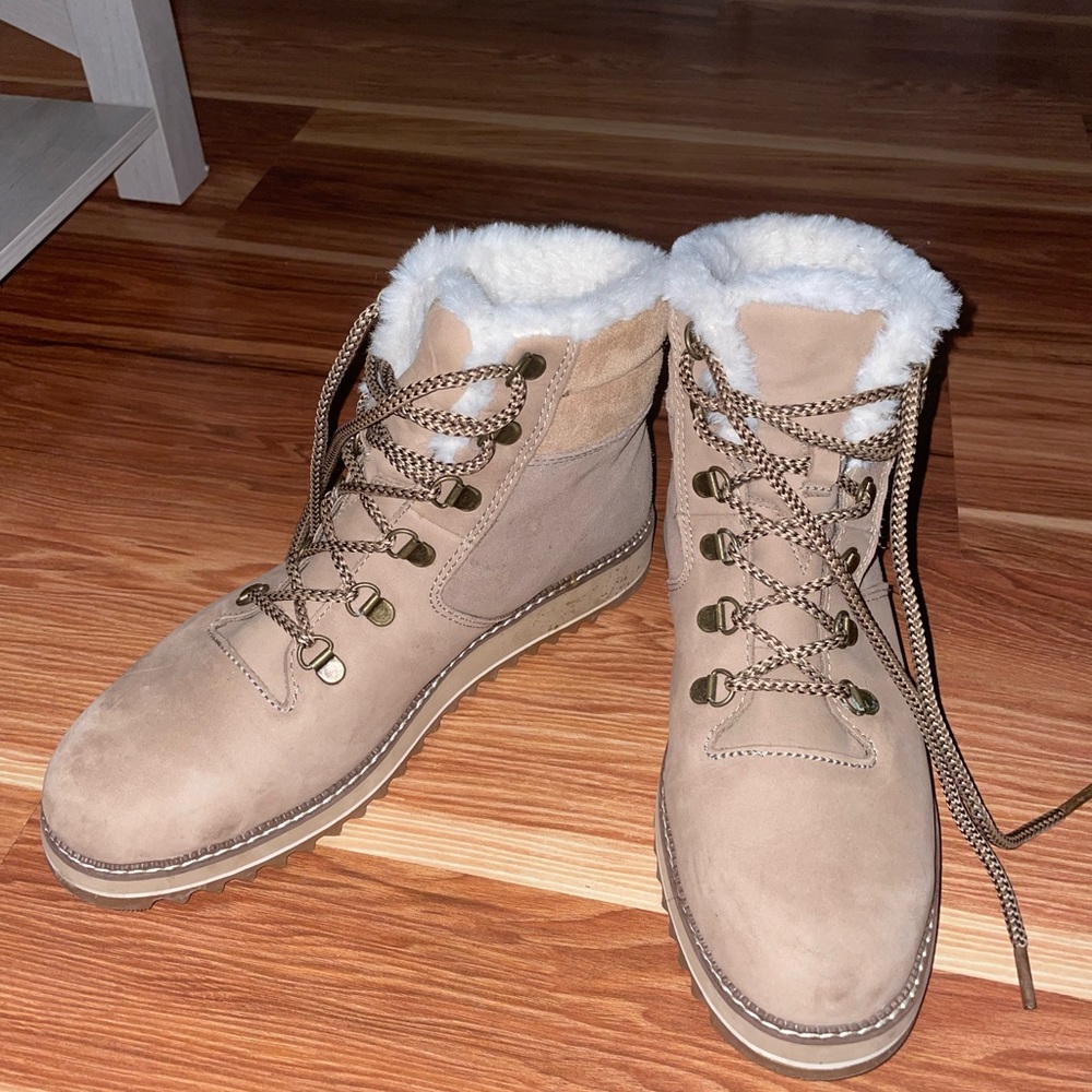 TOMS Women’s Mojave Boot